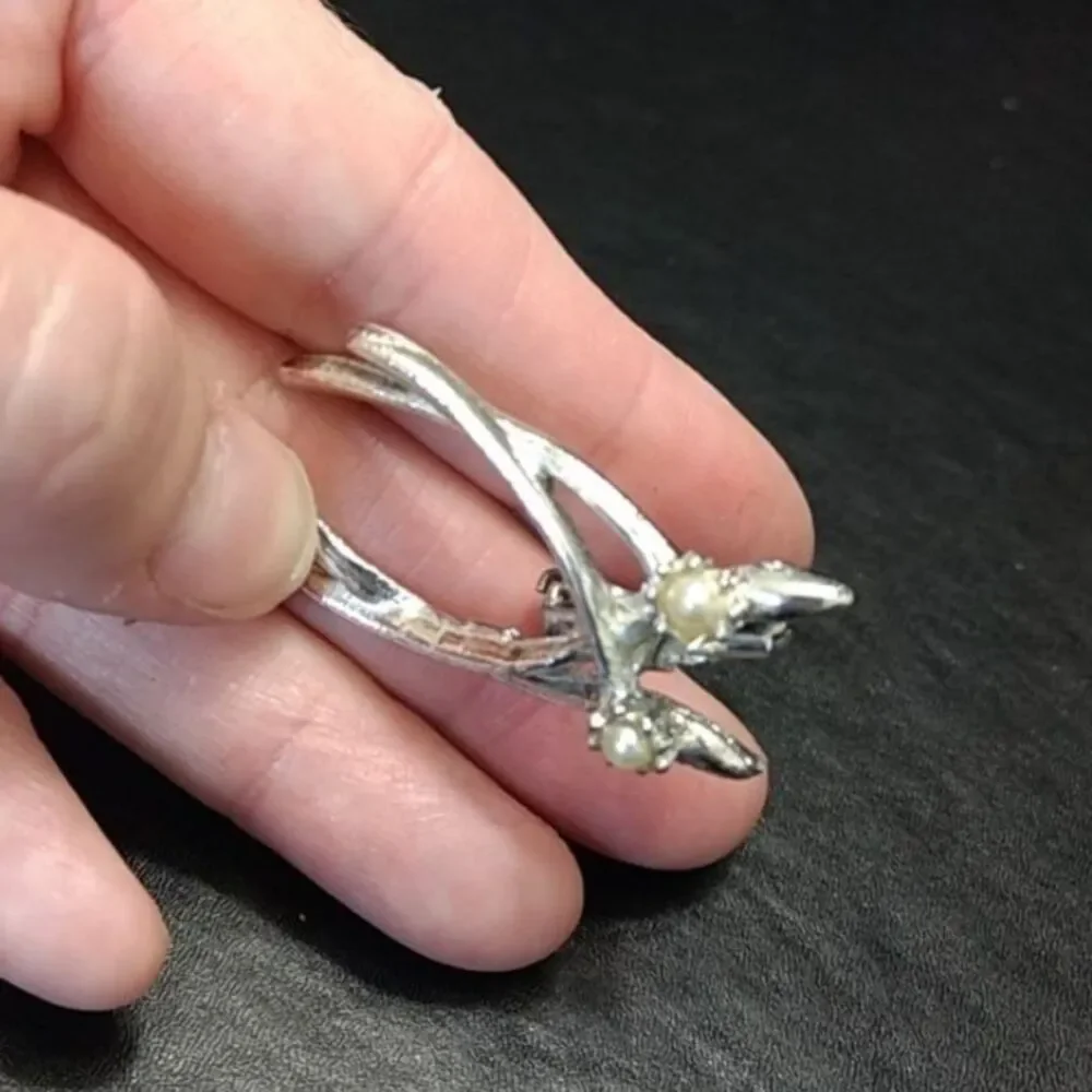 Vintage double wishbone faux pearl brooch - Picture 5 of 8